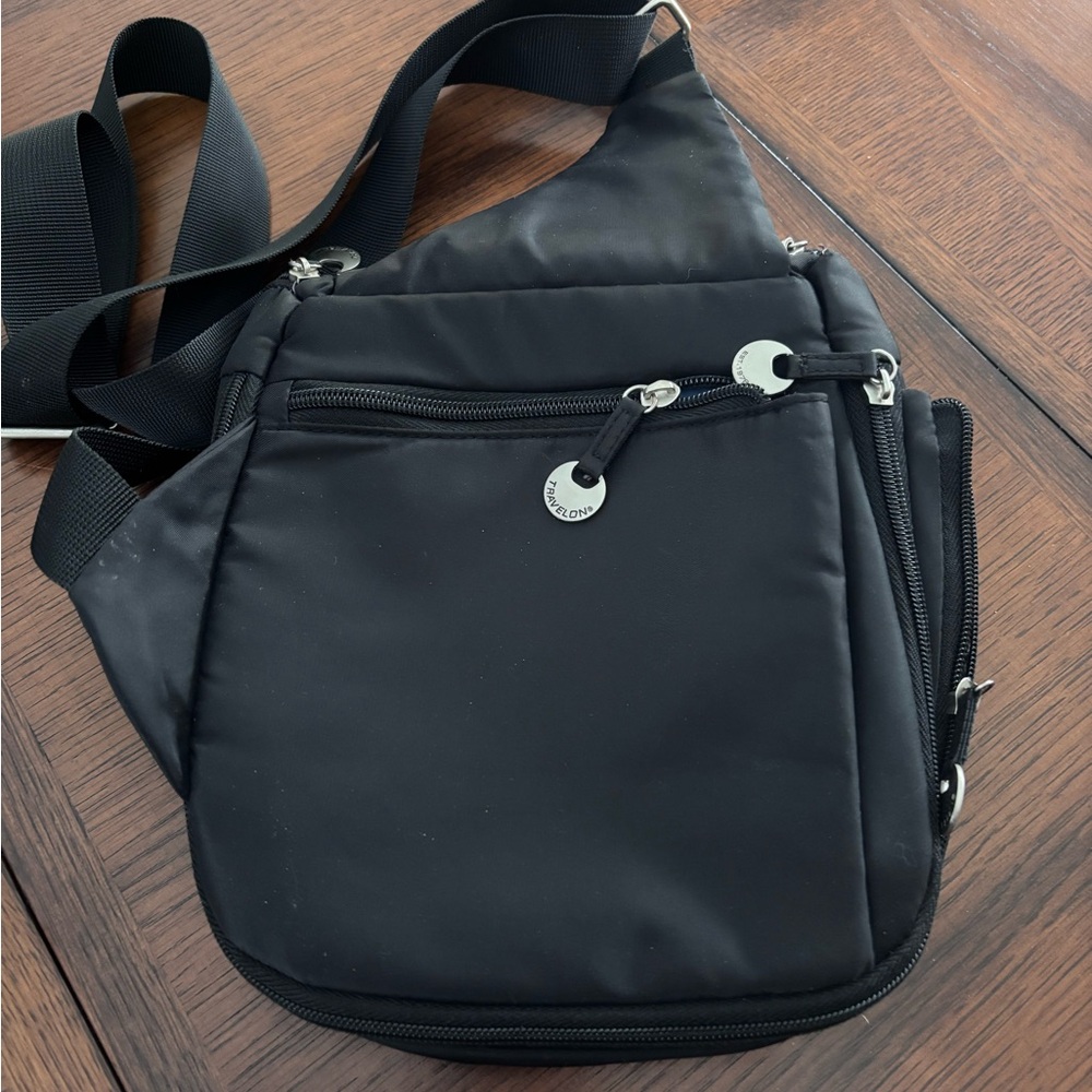 Travelon Anti-Theft Classic Small East/West Crossbody bag - Picture 3 of 12